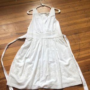 Beautiful white sundress! 💛☀️